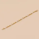 Pulsera de oro amarillo y blanco 9k con eslabones ovalados alternados.