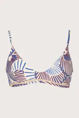 Top de bikini con estampado de flores azules y marrones sobre fondo blanco, con breteles finos y ribete inferior de crochet.