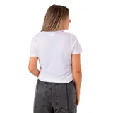 Remera blanca de manga corta con cuello redondo y un estampado gráfico de un paisaje montañoso con un árbol y el sol, y la palabra "COLUMBIA" en la parte inferior.