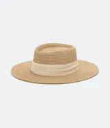 Sombrero de playa de paja color beige, con cinta contrastante color crema.