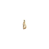 Charm de aleación de metales bañado en oro de 18K con forma de la letra D y argolla.