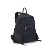 Mochila verde militar de nylon con apertura superior con cierre y tiradores metálicos. Incluye bolsillos internos, bolsillo con cierre metálico al frente, correa corta de mano y correas de galón regulables para colgar en la espalda.