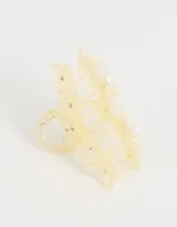 Broche para el pelo color crema con forma de pinza y apliques de flores con strass.