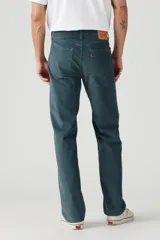 Pantalón de pana azul petróleo de corte recto, con tiro medio y cinco bolsillos.