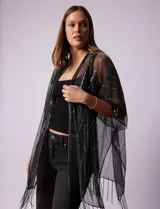 Kimono plisado color gris, marca Do Jessica McClintock, con terminación de ruedo con flecos.