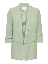 Blazer verde claro con mangas 3/4 y bolsillos frontales.