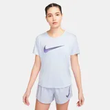 Remera deportiva Nike One Dri-Fit Swoosh Hbr para mujer, color lila con logo Swoosh estampado en el frente.