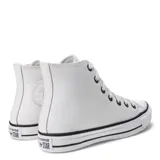 Championes Converse Chuck Taylor All Star HI de cuero blanco con detalles en negro en la suela y ojales metálicos plateados. Zapatillas de caña alta con cordones blancos.