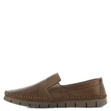 Mocasín color taupe, con elásticos laterales y costuras a la vista.