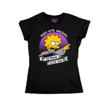 Remera negra de algodón con estampa de Lisa Simpson señalando con el texto "TODO ESTE MALDITO SISTEMA ESTÁ MAL".