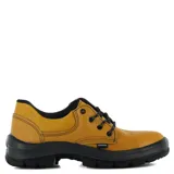 Zapato de seguridad Worker color amarillo con suela negra. Cuenta con puntera reforzada y cordones negros.