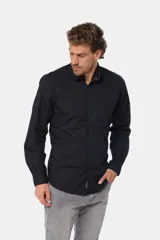Camisa azul marino de manga larga con bolsillo en el pecho, confeccionada en algodón.