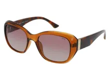 Lentes de sol INVU color marrón con lentes degradadas. Marco de acetato con forma rectangular y patillas anchas.