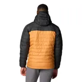 Campera puffer negra con capucha, cierre frontal completo, bolsillos laterales con cierre y logo de Columbia bordado en blanco en el pecho.