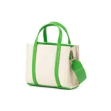 Cartera mini tipo tote, color blanco con detalles en verde manzana. Tiene doble asa corta y correa larga regulable y extraíble. Presenta un bolsillo frontal con cierre y logo XL en plateado.