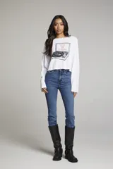 Remera blanca de manga larga con estampado de un tocadiscos y la frase "For the Record" en rojo y negro.