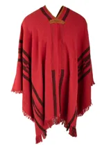 Poncho color beige con diseño geométrico en negro y flecos en el borde inferior.