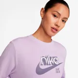 Sweater Nike color lila con logo estampado en el frente.