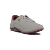 Zapatillas deportivas Kolosh color gris claro con detalles en rosa y suela color borgoña. Presentan cordones grises y perforaciones decorativas en los laterales.