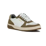 Championes de estilo urbano, color blanco y marrón topo, con cordones blancos y suela de goma beige. Presentan la palabra "COUNTRY" grabada en el lateral.