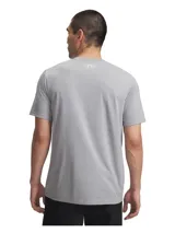 Remera azul marino de Under Armour con logo blanco estampado en el frente.