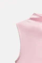 Top marrón de algodón y modal, con cuello alto y sin mangas.