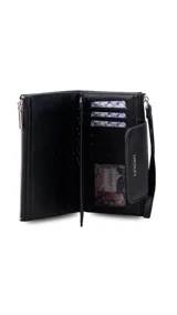 Billetera larga color camel, con textura símil cuero, cierre de broche en solapa frontal y correa de mano desmontable.