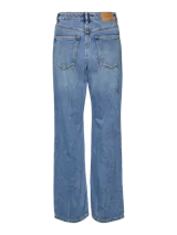 Pantalón de jean celeste de pierna ancha con roturas en las rodillas.