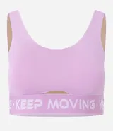 Top deportivo azul con breteles anchos, copas desmontables, recorte en el busto y banda elástica inferior color borgoña con letras blancas.