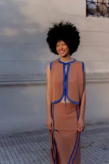 Chaleco tejido calado negro con lurex.