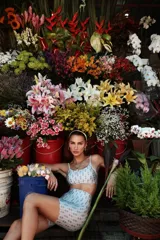 Calza corta tiro alto de cintura ancha con elástico fino en la parte superior. Tejido suave de alta elasticidad con un leve brillo satinado y estampado que se adapta al cuerpo como una segunda piel. Marca Melt.