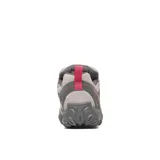 Zapatillas de senderismo Merrell Accentor 3 Low confeccionadas en ante y malla color gris, con membrana impermeable. Cuentan con puntera de goma protectora, lengüeta de fuelle, cuello acolchado, forro de malla reciclada, plantilla extraíble de espuma EVA, entresuela de espuma EVA ligera y suela de goma adhesiva Merrell Air Cushion.