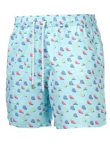 Short de baño celeste con estampado de faroles en tonos azul, rojo y verde. Tiene cintura elástica con cordón ajustable y bolsillos laterales.