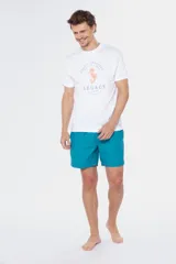 Short de baño color coral con cintura elástica y cordón ajustable.