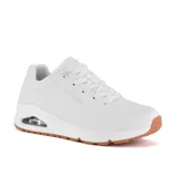 Zapatillas Skechers Street Uno - Stand on Air, color blanco con suela marrón. Capellada de cuero sintético liso con perforaciones y cordones. Plantilla Skechers Air Cooled Memory Foam y media suela con cámara de aire visible.
