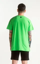 Remera verde de algodón pima peruano, de corte slim fit y cuello redondo.