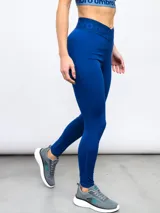 Calza deportiva azul con cintura alta con el logo de la marca en azul oscuro.