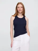 Musculosa de punto acanalado color azul marino, con cuello redondo y sisas anchas.