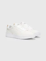 Zapatillas urbanas Tommy Hilfiger color blanco, de cuero sintético, con cordones y suela cupsole.