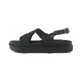 Sandalias bajas color beige con tiras anchas cruzadas en el empeine y pulsera al tobillo con hebilla.