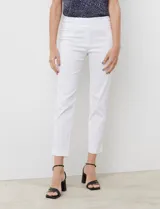 Pantalón de gabardina elastizada color azul marino, marca Ruby Rd. Tiro alto, corte recto, largo al tobillo, pretina ancha, bolsillos delanteros simulados y bolsillos traseros aplicados.