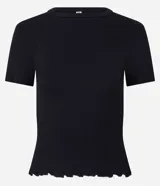 Blusa color beige de viscosa con elastano, de manga corta, cuello redondo, textura acanalada y bajo ondulado.