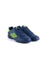 Championes de fútbol 5 Umbro modelo Touch TF para hombre. Cuentan con capellada de cuero sintético azul marino, detalles y logo en color naranja, y suela de caucho diseñada para superficies de césped sintético.