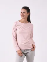 Remera rosa claro de manga larga con cuello redondo y botones dorados decorativos en el hombro.