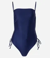 Malla enteriza azul marino con escote cuadrado, breteles finos y detalle de fruncido con lazos en los laterales.