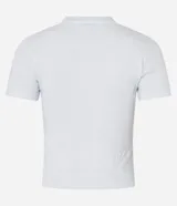 Remera blanca de algodón con cuello redondo, manga corta y estampa lettering college en el frente.