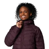 Campera puffer color borgoña con capucha, cierre frontal y bolsillos laterales con cierre. El forro termorreflectivo Omni-Heat™ retiene el calor mediante puntos plateados que reflejan el calor corporal. El aislamiento Thermarator™ 100 % poliéster reciclado te mantiene abrigado con fibras sintéticas livianas que retienen el calor incluso cuando están mojadas.