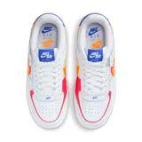 Zapatillas Nike Air Force 1 Shadow de mujer, color blanco con detalles en amarillo, fucsia y azul.