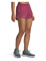 Short deportivo Under Armour Fly By 3 para mujer, color celeste, con cintura elástica, logo estampado en la pierna izquierda y bolsillo lateral con cierre.