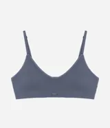 Soutien top gris de poliamida texturizada, sin costuras, con breteles finos ajustables, copas removibles y etiqueta Lov.